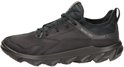 Zwarte ECCO MX sneaker met vetersluiting en stevige zool.