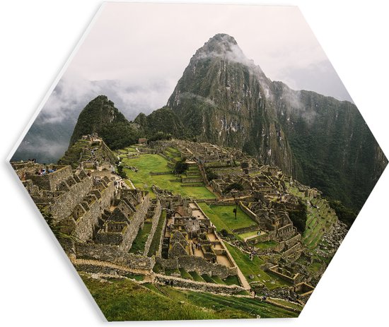 PVC Schuimplaat Hexagon - Machu Picchu Ruïne in Peru - 30x26.1 cm Foto op Hexagon (Met Ophangsysteem)