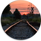 WallClassics - Dibond Muurcirkel - Zonsondergang bij het Spoor - 30x30 cm Foto op Aluminium Muurcirkel (met ophangsysteem)