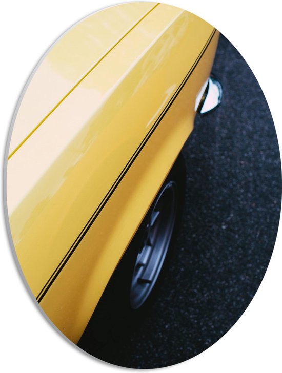 WallClassics - PVC Schuimplaat Ovaal - Close-up van Gele Motorkap - 30x40 cm Foto op Ovaal (Met Ophangsysteem)