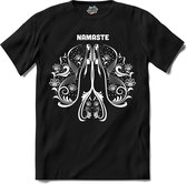 Namaste | Relax - Yoga - Yoga mat - T-Shirt - Unisex - Zwart - Maat M