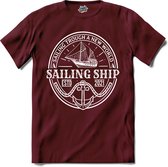 Sailing Trough A New World | Wind zeilen - Boot - Zeilboot - T-Shirt - Unisex - Burgundy - Maat L
