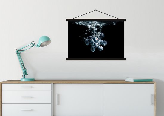 Porte-affiche avec affiche - Affiche scolaire - Myrtilles - Fruit - Baie - Nature morte - Water - Zwart - 90x60 cm - Lattes noires