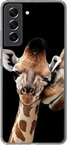 Geschikt voor Samsung Galaxy S21 FE hoesje - Giraffe - Dieren - Zwart - Portret - Dieren - Siliconen Telefoonhoesje