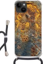 Geschikt voorApple Iphone 14 - Crossbody Case - Goud - Metaal - Roest print - Grijs - Abstract - Patroon - Siliconen - Crossbody - Backcover met Koord - Telefoonhoesje met koord - Hoesje met touw