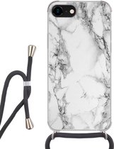 Hoesje met koord Geschikt voor iPhone SE 2020 - Marmer print - Steen - Wit - Grijs - Zwart - Marmer printlook - Siliconen - Crossbody - Backcover met Koord - Telefoonhoesje met koord - Hoesje met touw