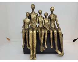 sculptuur Polyresi Edge zitter family ties 5 personen op sokkel - 7x19x20 - goud brons zwart