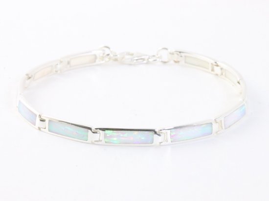 Fijne hoogglans zilveren armband met welo opaal