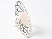 Langwerpige opengewerkte zilveren ring met rozenkwarts - maat 18