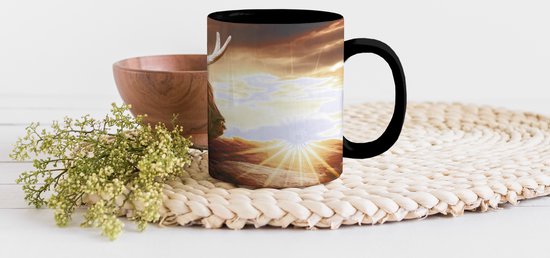 Magische Mok - Foto op Warmte Mokken - Koffiemok - Schotse hooglander - Natuur - Zon - Magic Mok - Beker - 350 ML - Theemok