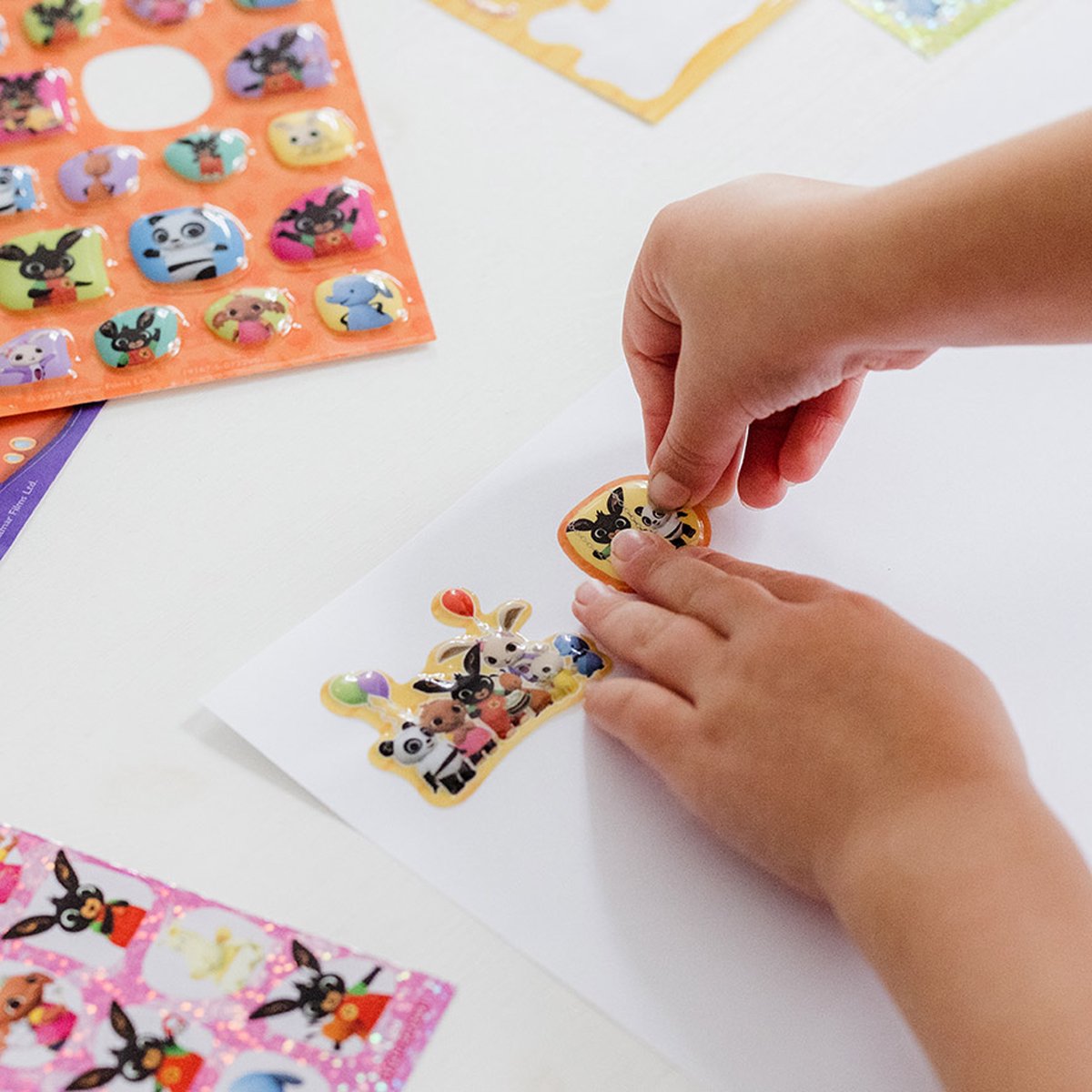Bing stickers, Super XL Stickerset, 7 stickervellen incl. luxe metallic and 3D puffy stickers - vanaf 3 jaar - 38 x 36 cm knutselen peuter kleuter — afbeelding 4