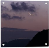 WallClassics - Poster de Jardin - Lune Étroite Avec Nuages et Montagnes - 50x50 cm Photo sur Poster de Jardin (décoration murale pour l'extérieur et l'intérieur)