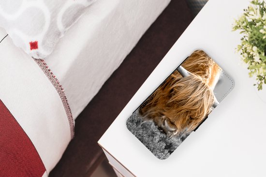 Étui de téléphone Convient pour étui de téléphone iPhone 11 - Highlander écossais - Plantes - Zwart - Wit - Avec poches - Étui portefeuille avec fermeture magnétique