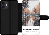 Bookcase Geschikt voor iPhone 12 Pro telefoonhoesje - Nederland - Amsterdam - Gracht - Herfst - Met vakjes - Wallet case met magneetsluiting