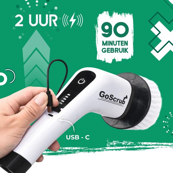 Hand laadt de witte elektrische schrobborstel op via USB-C. 2 uur opladen voor 90 minuten gebruik.