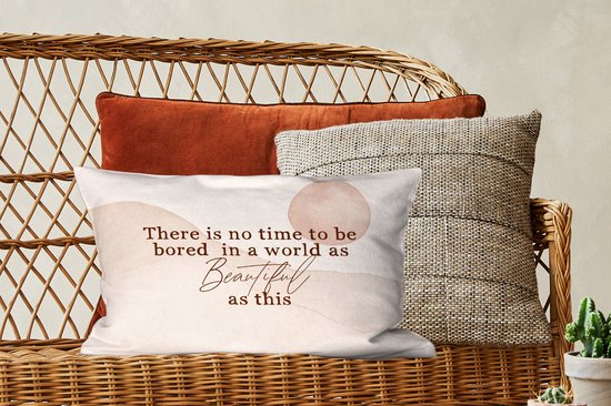 Sierkussens - Kussentjes Woonkamer - 50x30 cm - Spreuken - Quotes - There is no time to be bored in a world as beautiful as this - Reizen