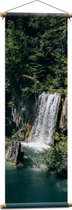 WallClassics - Affiche textile - Cascade qui coule dans la mer - 40x120 cm Photo sur textile