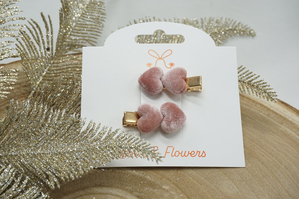 Kleine fluweel hartjes op speldje - Hartjes - Roze - Set van 2 - Kerst - Bows and Flowers