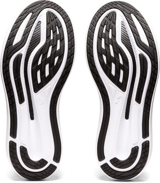 Sneakers Top Viewsportschoenen Voor Hardlopen Fitness Of Wandelen Geïsoleerd Op Witte Sneakers Top Viewsportschoenen Voor Hardlopen Fitness Of Wandelen Geïsoleerd Op Witte