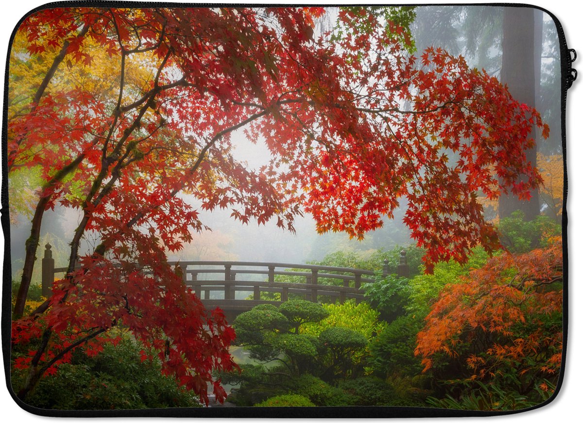 Laptophoes 14 inch - Japanse esdoorn - Bomen - Brug - Natuur - Japans - Laptop sleeve - Binnenmaat 33x23 cm - Zwarte achterkant