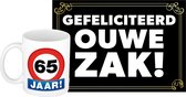 Verjaardag cadeau mok/beker 65 jaar print 300 ml + A5-size wenskaart ouwe zak