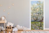Deurposter 80x205 cm - Deursticker Boomgaard in bloei - Vincent van Gogh - Meubelfolie zelfklevend - Deurfolie woonkamer - Interieurfolie fotobehang - Deur plakfolie - Deurstickers - Deurbehang sticker - Kamer decoratie