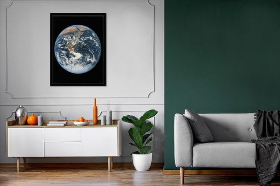Cadre photo avec affiche - La planète Terre contre un ciel sombre - 40x50 cm - Cadre pour affiche