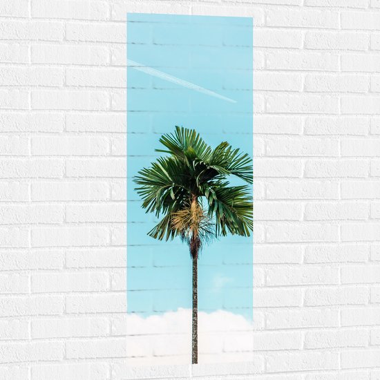 WallClassics - Muursticker - Rechte Palmboom bij Blauwe Lucht en Wolken - 40x120 cm Foto op Muursticker