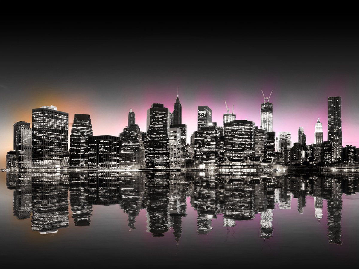 Fotobehang - Colorful glow over NYC.