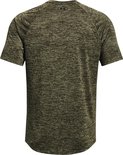 Donkergroen sportshirt met textuur en raglanmouwen.