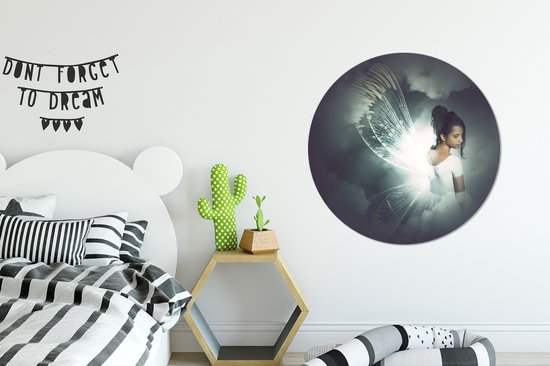 Fille habillée en fée dans les nuages Cercle mural aluminium ⌀ 90 cm - Tirage photo sur cercle mural / cercle vivant / cercle de jardin (décoration murale)