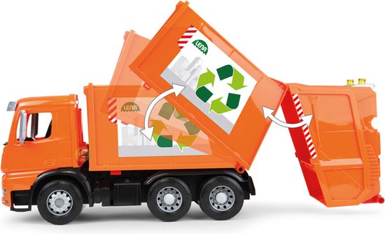 Oranje vuilniswagen met werkende laadklep en recycling logo's.