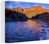 Canvas Schilderij Het berglandschap reflecteert in de Colorado Rivier - 80x60 cm - Wanddecoratie