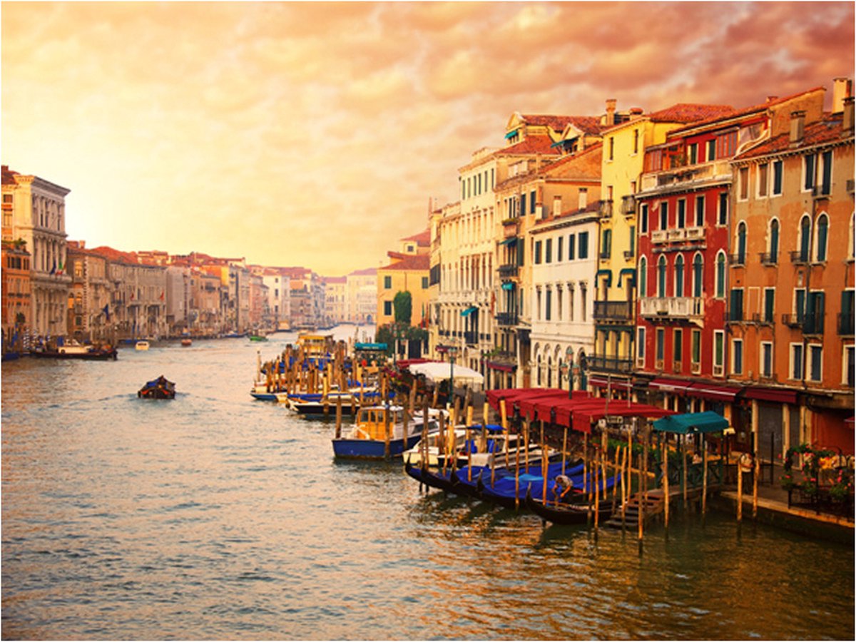 Fotobehang - Venetië - de kleurrijke stad aan het water.