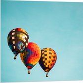 WallClassics - Acrylglas - Drie Kleurrijk Geblokte Luchtballonnen - 80x80 cm Foto op Acrylglas (Met Ophangsysteem)