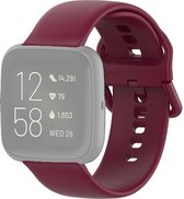 By Qubix geschikt voor Fitbit Versa 1 - 2 & Lite siliconen sportbandje met gespsluiting - Wijnrood - Maat: Large Smartwatchbandje bandje Armband