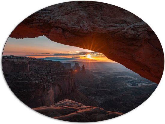 WallClassics - Dibond Ovaal - Zonsondergang bij Canyonlands Nationaal Park - 108x81 cm Foto op Ovaal (Met Ophangsysteem)