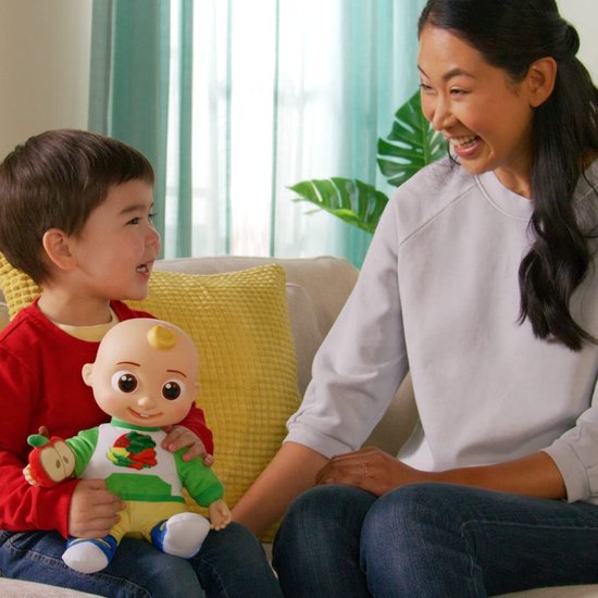 CoComelon - Poupée Musicale JJ Avec Ours En Peluche - 7 Sons Et Phrases - Chanson Pour S'endormir - Dès 18 Mois - Piles Incluses - Réf. CMW0146