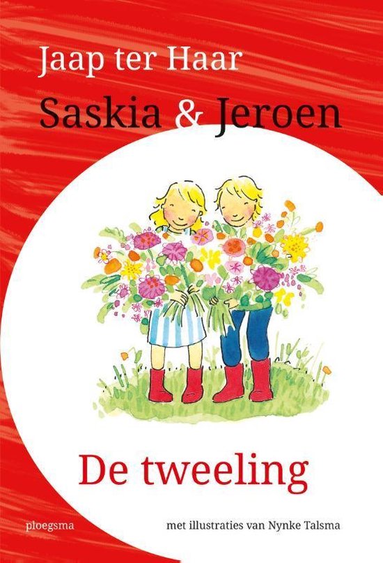 Boekcover van 'Saskia & Jeroen - De tweeling'. Twee blonde kinderen, een meisje in een blauw gestreept jurkje en een jongen in een blauw broekje, staan met rode laarzen aan en houden een grote bos met bloemen vast. De titel staat bovenaan in rode letters.