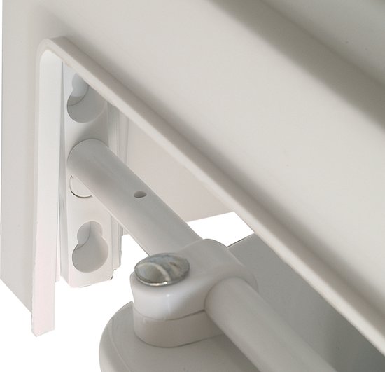Bevestigingsdetail van de witte toiletverhoger met metalen schroef.
