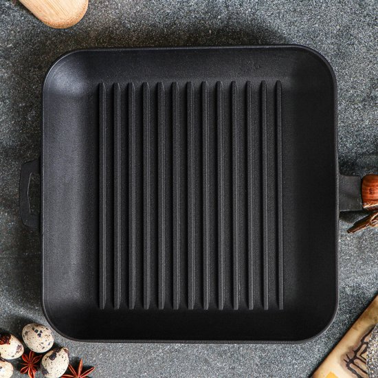 MAYSTERNYA Grillpan Gietijzer - 28 x 28 x 4 cm - Geschikt Voor Inductie - Steakpan - Grillen - Bakken - BBQ Accessoires - Grillplaat - Barbecue - Gietijzer - Pannenset - Barbecue Cadeau - Cadeau - Cadeaupakket - Mat Zwart