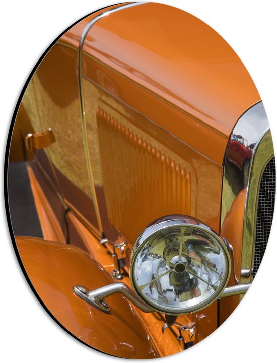 Dibond Ovaal - Spiegels van Gele Oude Auto - 21x28 cm Foto op Ovaal (Met Ophangsysteem)