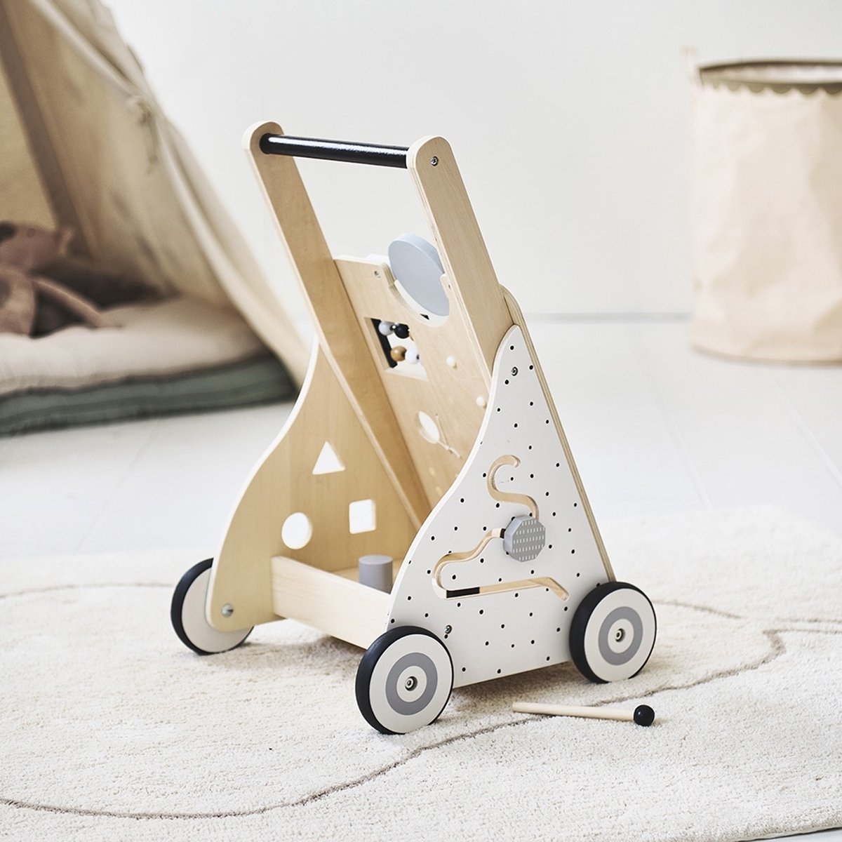 Petite Amélie ® Houten Loopwagen 1 jaar - Babywalker als Looptrainer - Stimuleert Motoriek & eerste Stapjes - Eindeloos Speelplezier (van Xylofoon, Vormenstoof tot Spiegeltje) - Naturel – foto 3