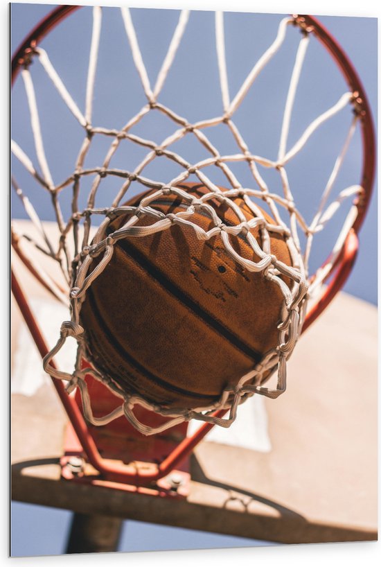 Dibond - Basketbal in Basket - 80x120 cm Foto op Aluminium (Met Ophangsysteem)