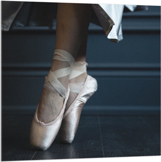 Acrylglas - Ballerina aan het Dansen op Spitzen - 100x100 cm Foto op Acrylglas (Met Ophangsysteem)