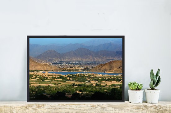 Photo en cadre - Vue de Kaboul entre les montagnes cadre photo noir 60x40 cm - Affiche sous cadre (Décoration murale salon / chambre)