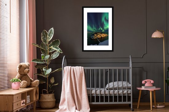 Aurores boréales vertes au-dessus d'une maison 60x90 cm