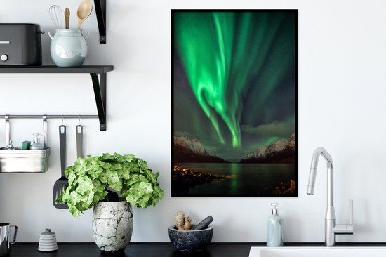 Aurores boréales entre les montagnes 40x60 cm