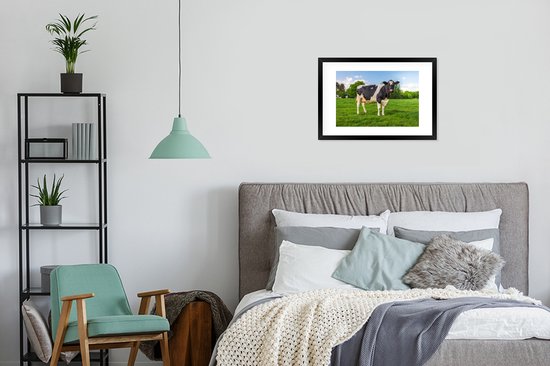 Vache Zwart et blanche dans le pré 60x40 cm