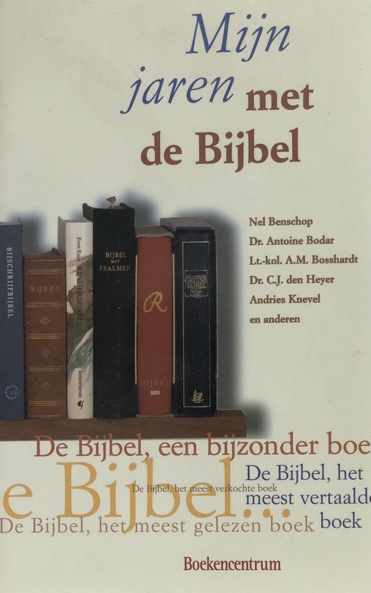 Boekenrug met titels als 'Bijbel', 'Bijbel en Psalmen', 'Gezinsbijbel'.